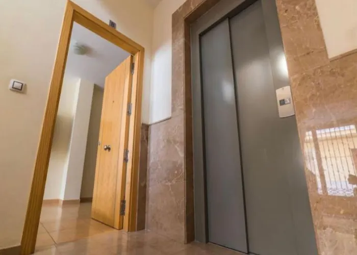 Calle Cuesta - Near *