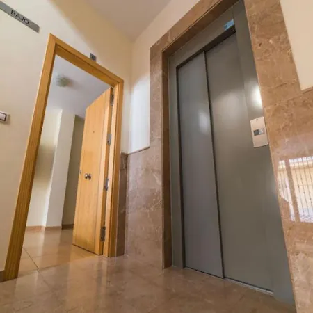 Calle Cuesta - Near *